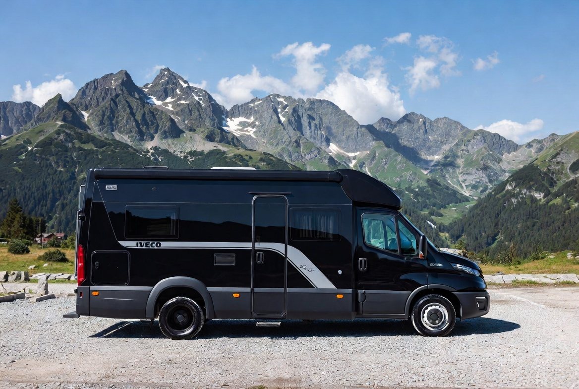Caravans International Kamper na pickupie — Mercedes-Benz Sprinter — ogłoszenie demo