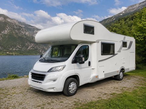 Caravans International Kamper na pickupie — Mercedes-Benz Sprinter — ogłoszenie demo
